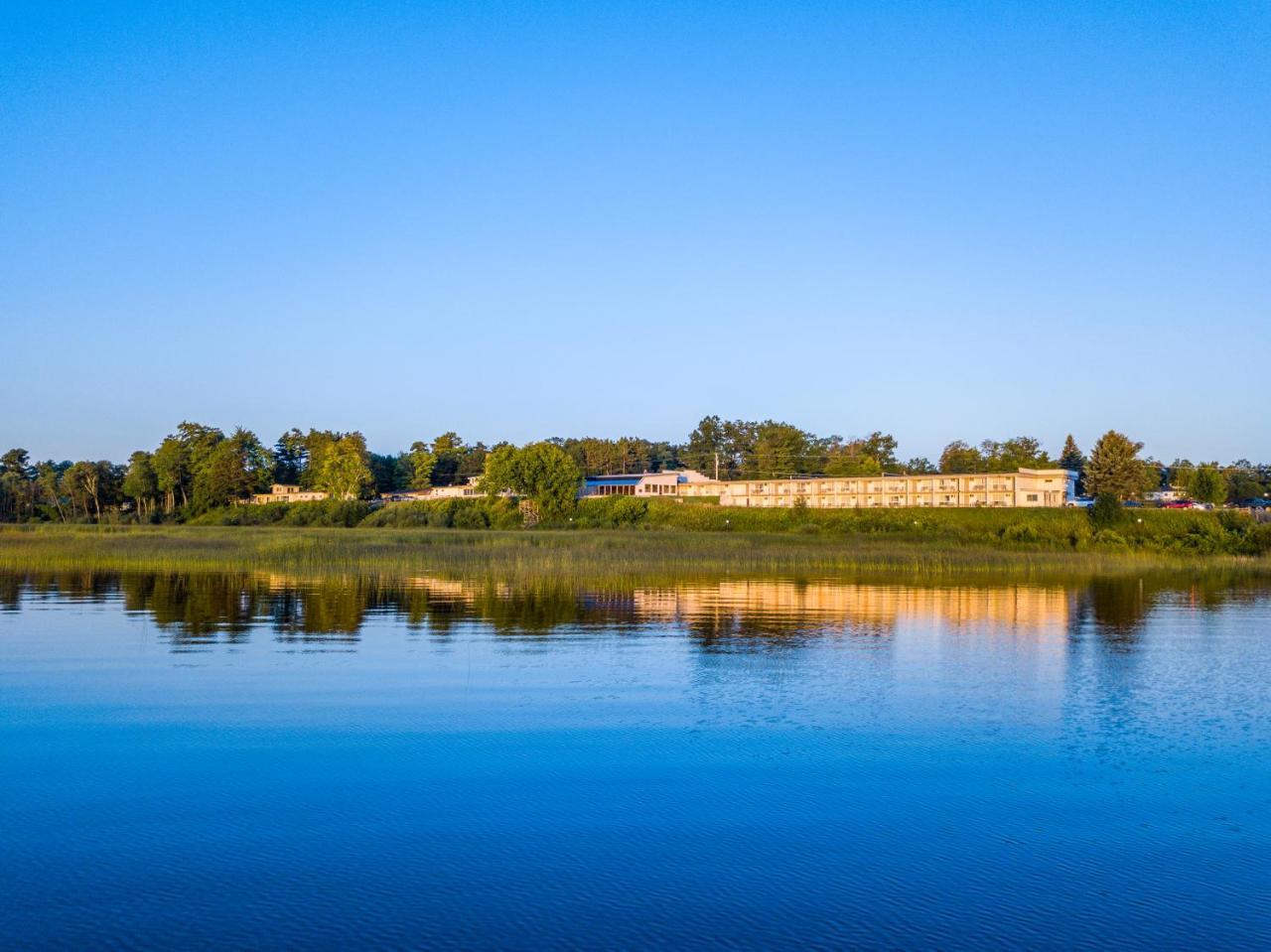 Terrace Bay Hotel - Lakefront Escanaba Exterior foto